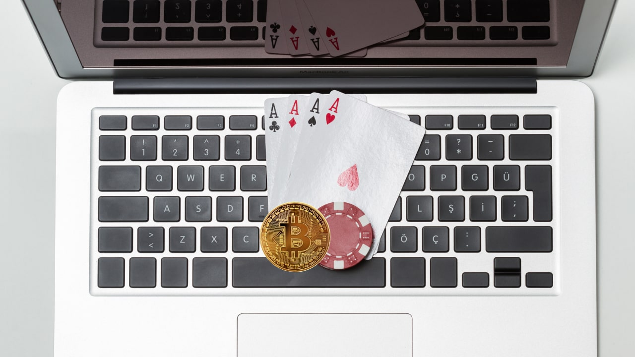 Play Bitcoin Poker Games Online